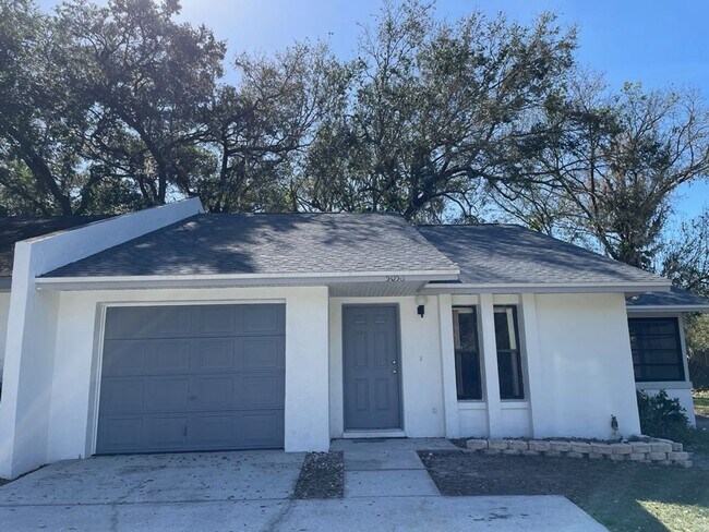 Building Photo - South Lakeland Duplex!