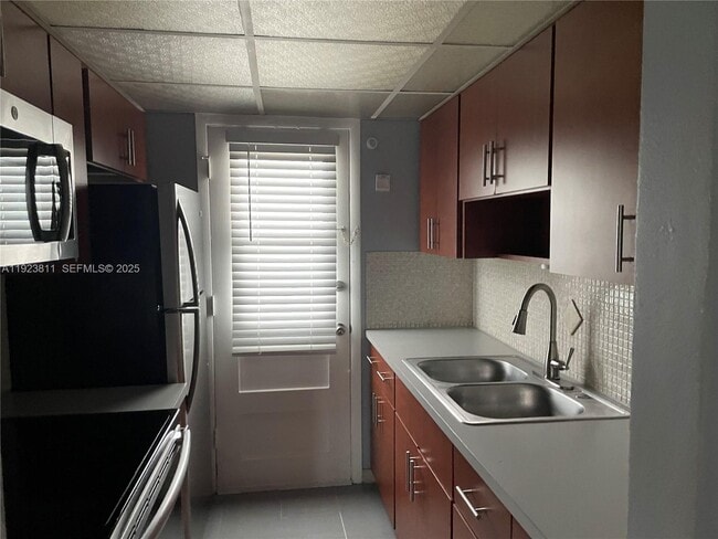 Foto del edificio - 1475 NE 125th Terrace