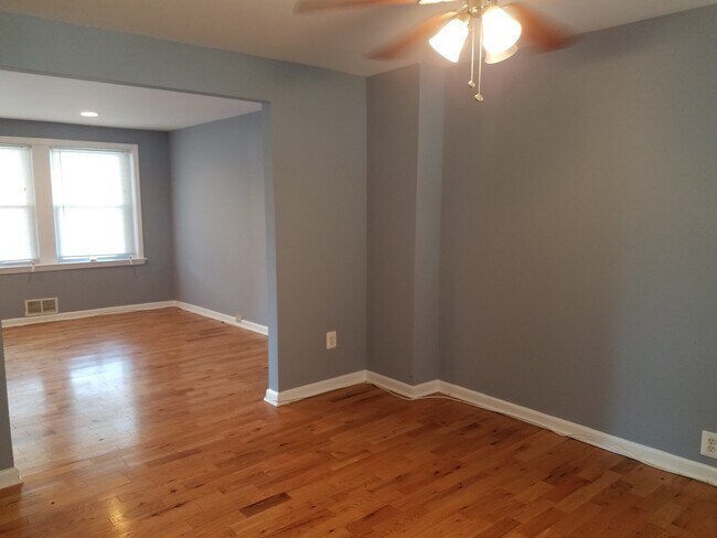 Foto del edificio - Charming 3 Bedroom/1 Bathroom Townhome in ...