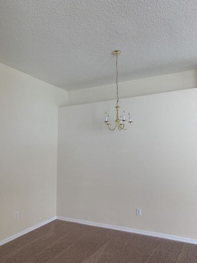 Building Photo - IVY LAKE ESTATES