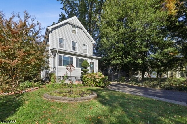 Building Photo - 74 Forest St