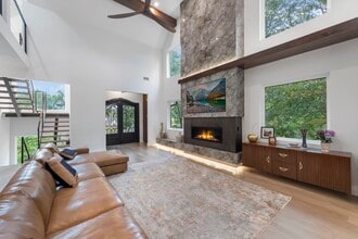 Building Photo - 14335 Hillshire Dr