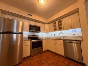 Building Photo - 15 Forest Glen Cir