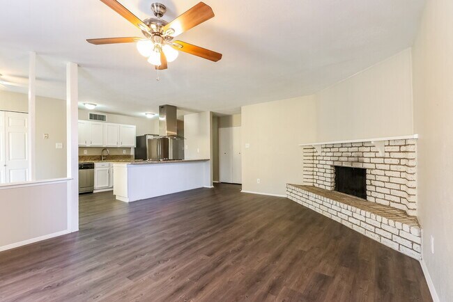 Building Photo - 3720 Bridalwreath Dr