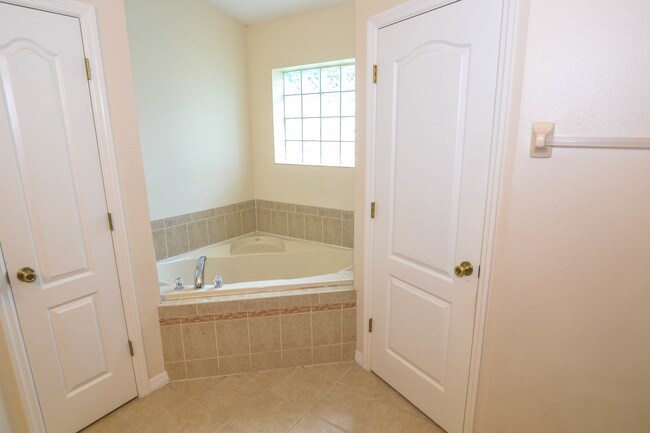 Building Photo - Gorgeous home in College Park