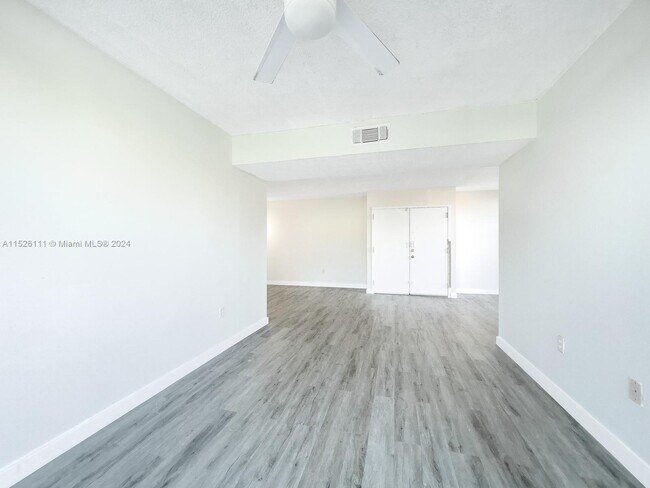 Foto del edificio - 11800 SW 18th St