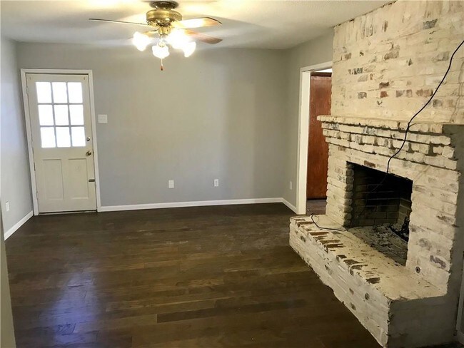 Foto del edificio - 1415 El Camino Cir