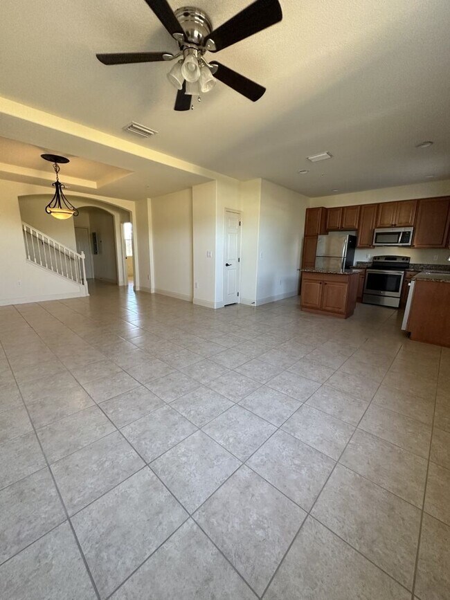 Building Photo - Davenport Townhome