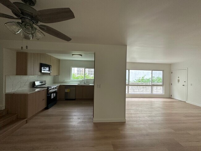 Foto del edificio - 340 N Palm Dr