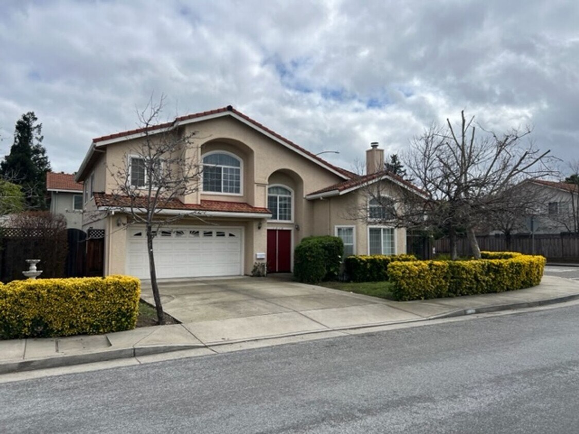 Primary Photo - CAMPBELL - Executive 5 bedroom home in a d...