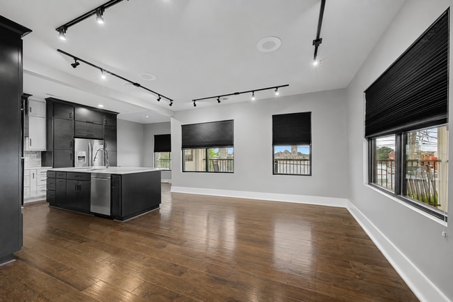 Building Photo - 1044 Chestnut St