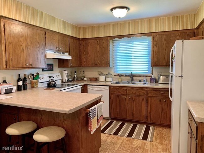 Building Photo - 3 br, 1.5 bath House - 1128 Riverton Dr