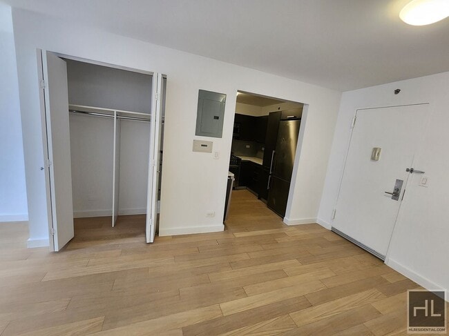 Building Photo - AMAZING ONE BEDROOM APARTMENT!! AMAZING DE...