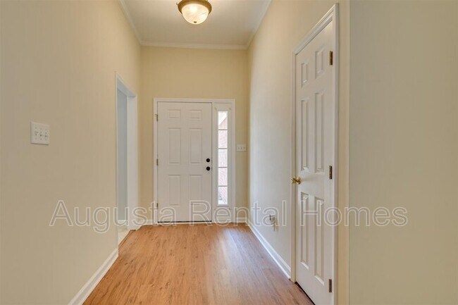 Building Photo - 969 Cannock St