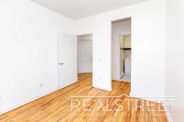 Foto del edificio - Bright & Modern 3BD/2BA Top-Floor Unit wit...