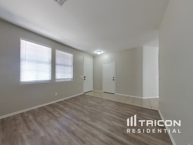 Building Photo - 45438 W Guilder Ave