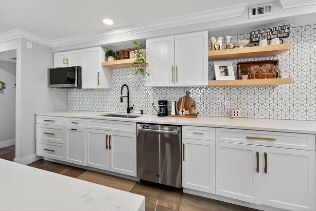 Building Photo - 5440 N Ocean Dr