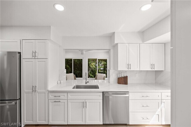 Foto del edificio - 375 8th Ave S