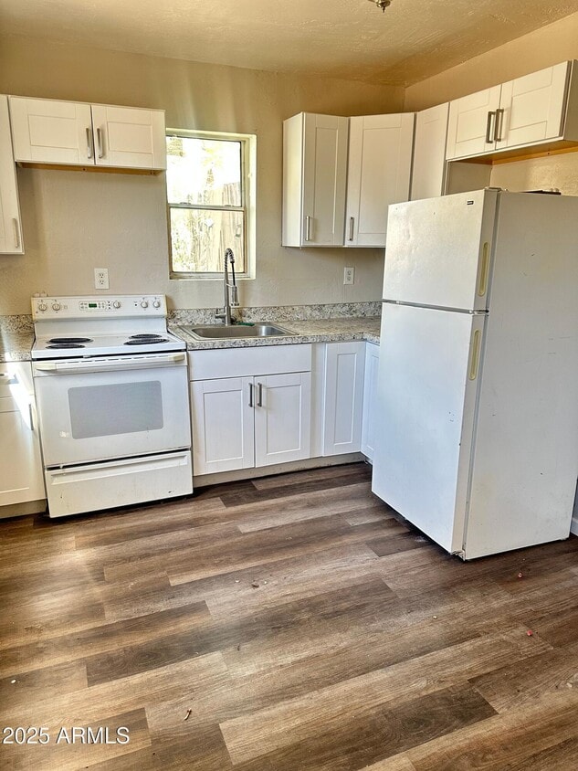 Primary Photo - 2032 W Adams St