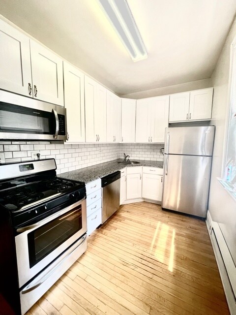Foto del edificio - 3917 N Southport Ave