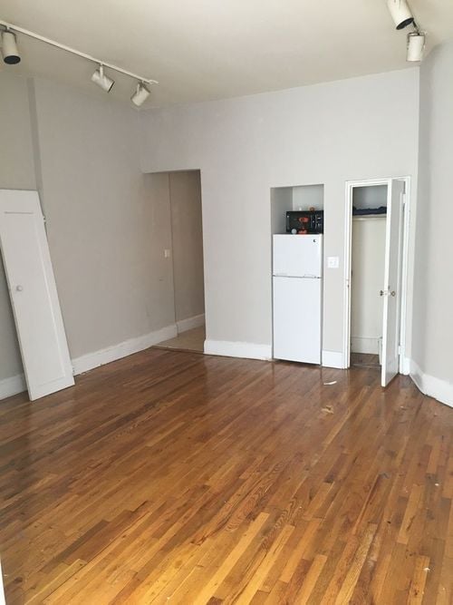 Building Photo - 121 E 39th St