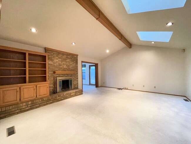 Foto del edificio - Available Now- $500 Off First Full Months ...