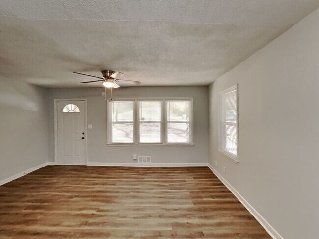 Foto del edificio - 2430 Meadow Park Dr SW