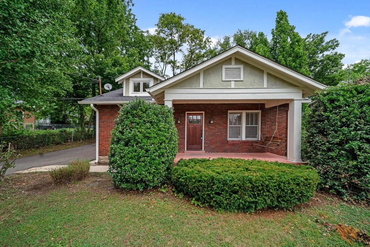 Primary Photo - Charming 3BE/2BA cottage in a great locati...