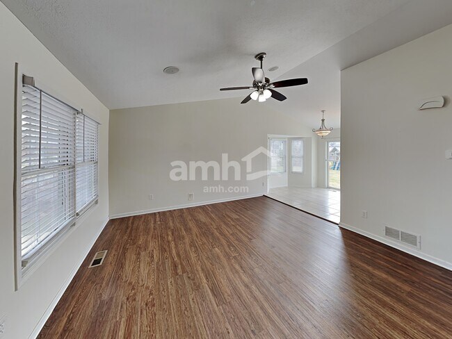 Foto del edificio - 5545 Stevens Dr