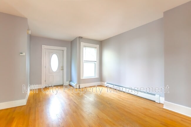 Building Photo - 261 Orange St