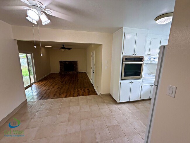 Foto del edificio - 1370 Fernwood Ln