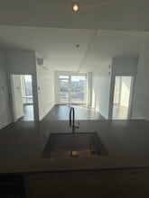 Building Photo - SE7T