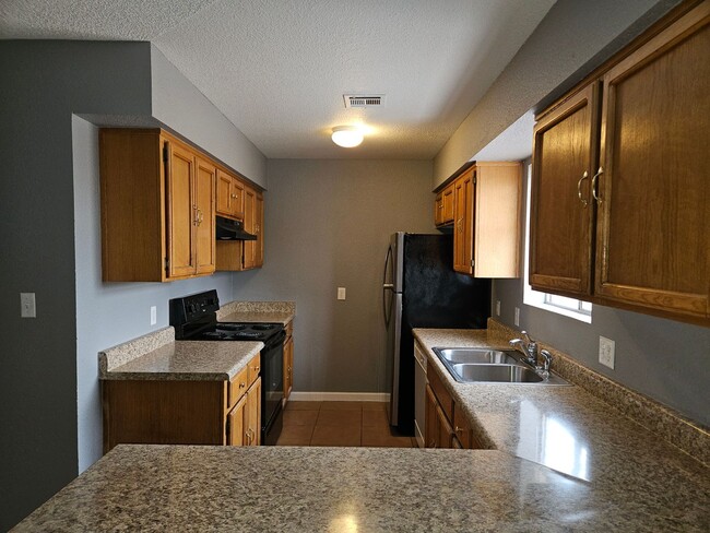 Foto del edificio - 4 bedroom rental in Trail Estates