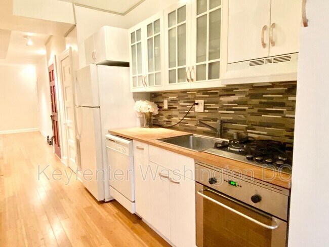 Foto del edificio - 1204 Holbrook St NE