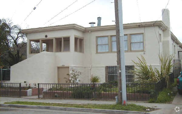 Foto del edificio - 488 E 8th St