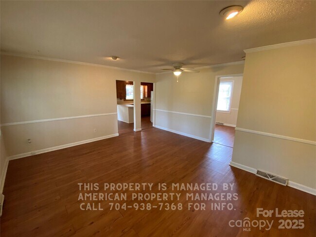 Building Photo - 508 Villa St