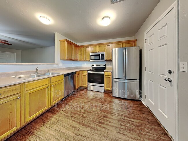 Building Photo - 8601 SW 46th Pl