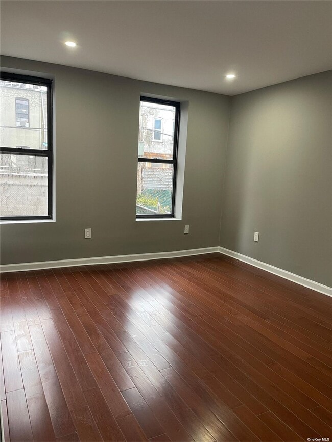 Building Photo - 600 Ashford St
