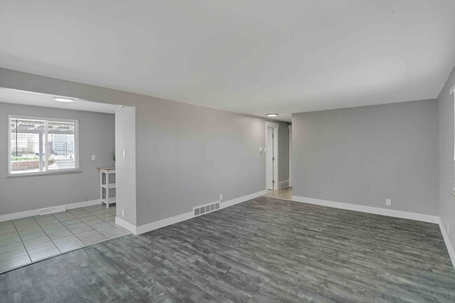 Living Room - 1542 W Nevada Pl House