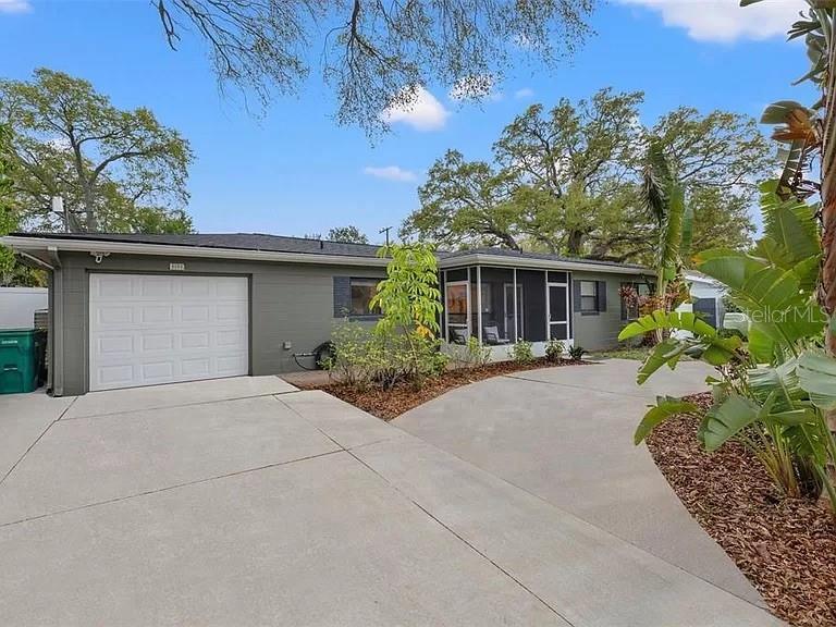 Foto principal - 8318 40th Pl N