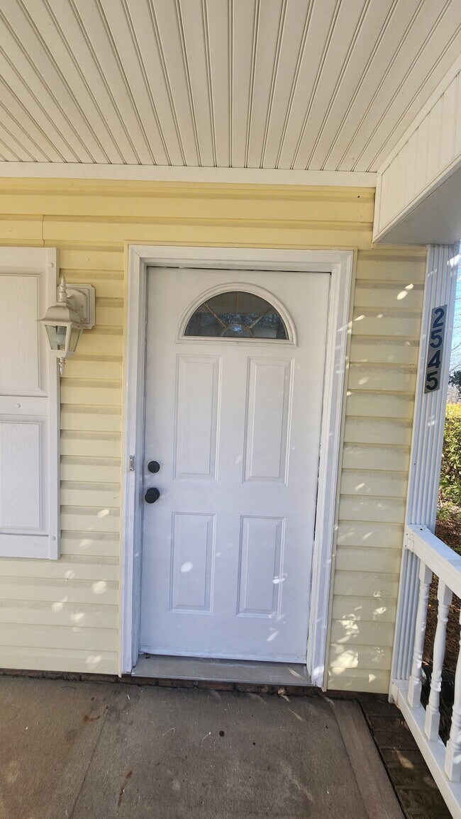 Foto del edificio - 2545 Clover Rd NW