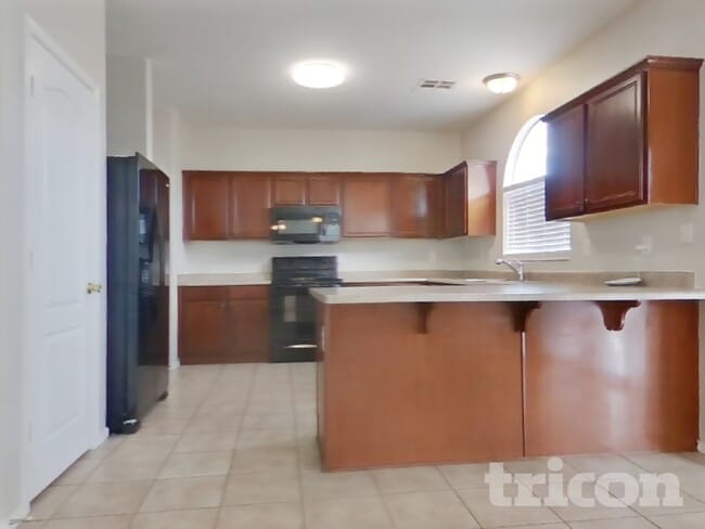 Foto del edificio - 715 N Redwood Ln