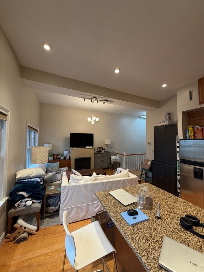 Building Photo - 261 W 2nd St