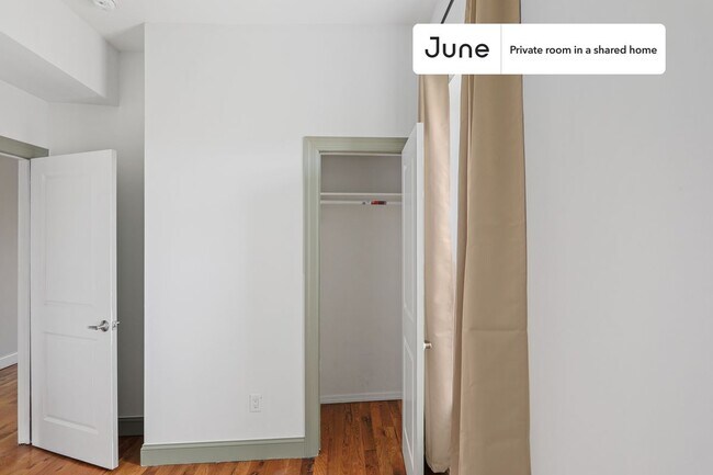 Foto del edificio - Private bedroom in 4 bed/2 bath Home