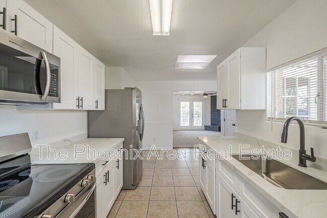 Building Photo - 787 W Flint St
