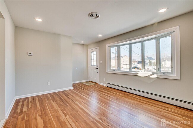 Foto del edificio - 145 Somerset Ave