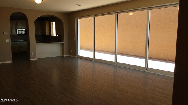 Foto del edificio - 2944 N 72nd St