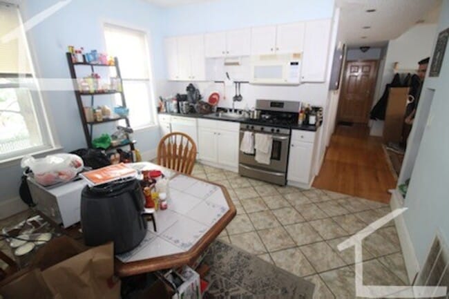 9/1 No Fee! Updated 3BR/2BA in Allston Village! - 9/1 No Fee! Updated 3BR/2BA in Allston Village! Apartment