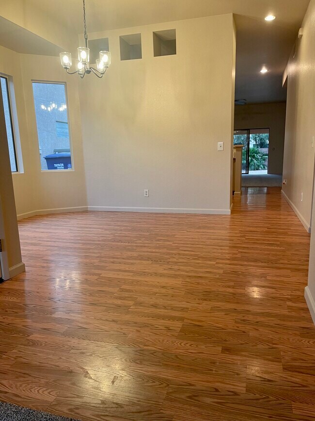 Building Photo - 10032 E Paseo San Ardo