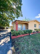 Building Photo - 1814 Washington St